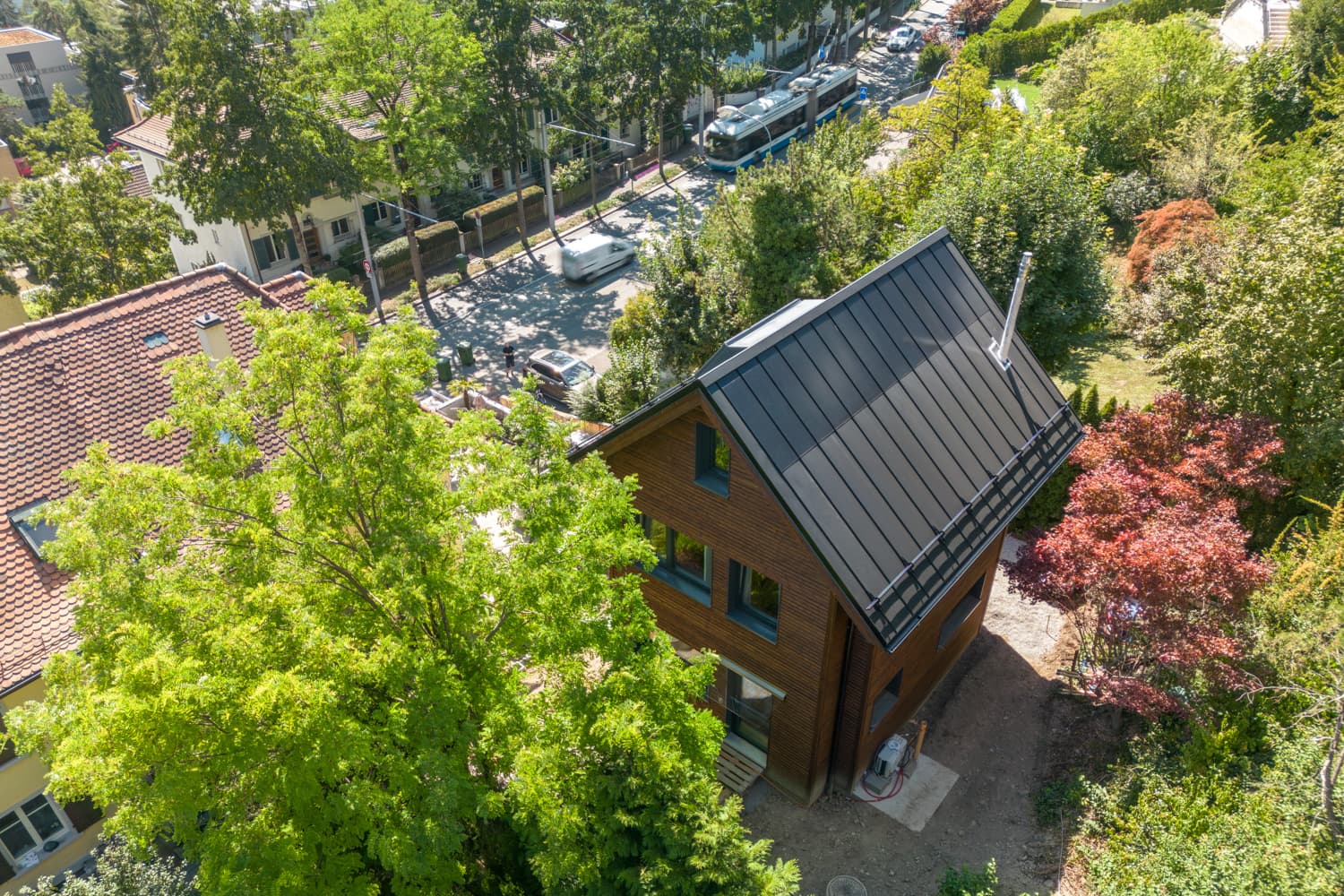 VIVĀN SIGNATURE Compact in Zürich-Wipkingen: das Haus mit Photovoltaikdach mitten in Wipkingen
