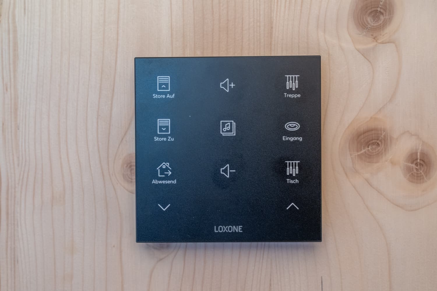 VIVĀN ELEMENT SwissBijou in Stans: Loxone Smart-Home-Bedienelement