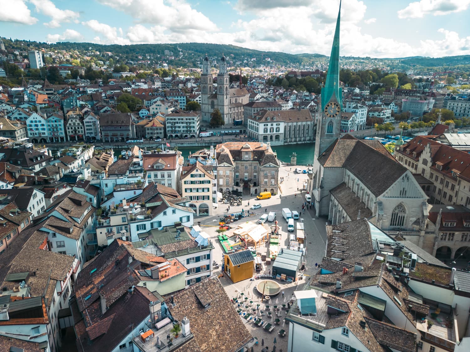 VIVĀN ELEMENT SwissBijou: der Münsterhof Zürich aus der Luft
