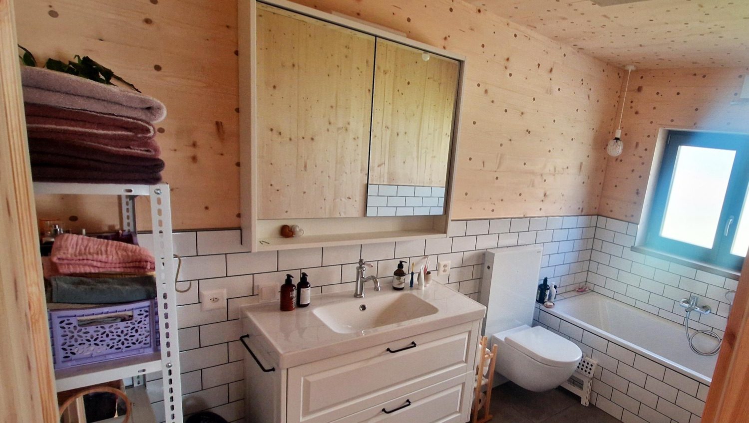 ZINIPI 4-ModulHaus in Triesen FL: Bad mit Badewanne